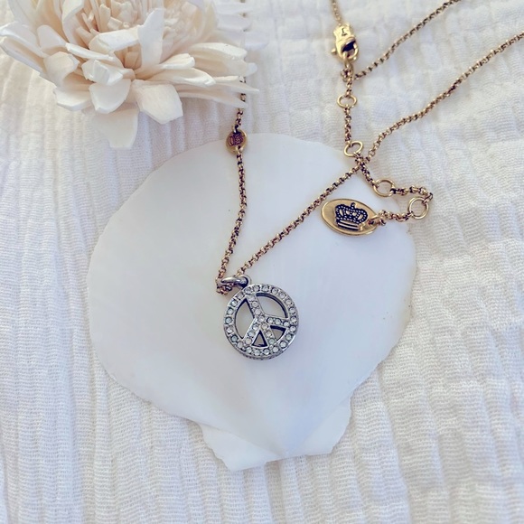 👑✌️☮️JUICY COUTURE PEACE SIGN CRYSTAL NECKLACE BEAUTIFUL AND ELEGANT! - Picture 4 of 5